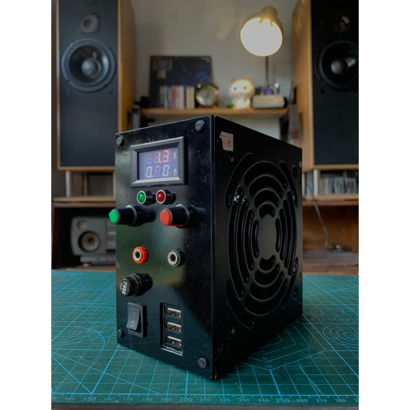 ADJUSTABLE POWER SUPPLY 12 volt.