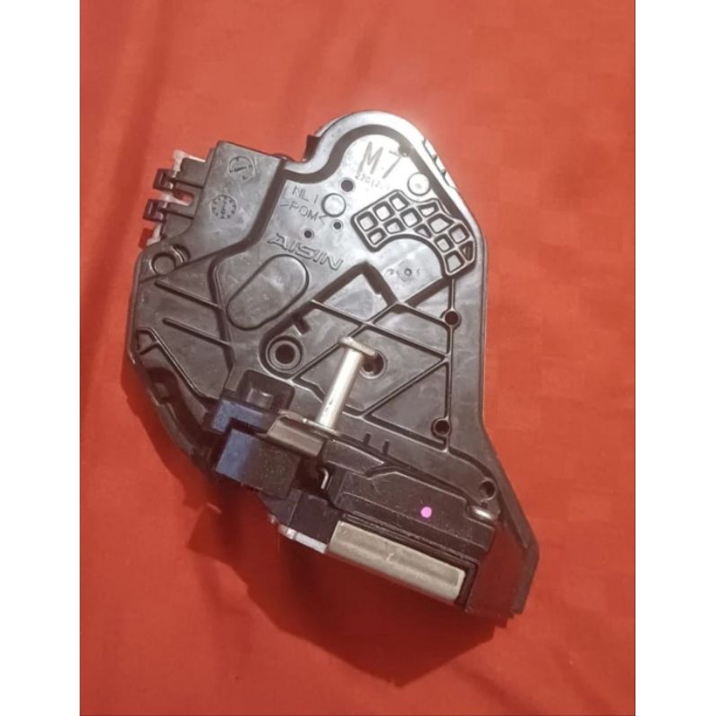 doorlock pintu tengah innova reborn fortuner hilux original baru