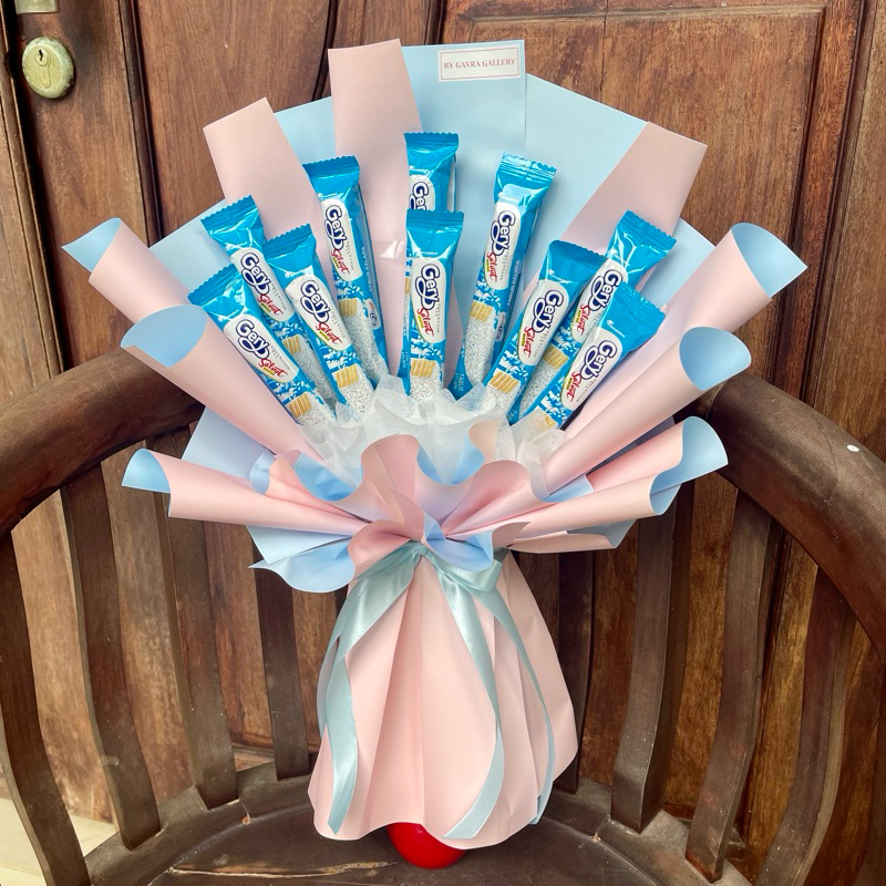 

[READY] Snack Bouquet Gery Saluut | Buket makanan ringan | Bucket Ulang Tahun, Wisuda, Anniversary, Birthday | Ready Stock by Gavra Gallery Balikpapan