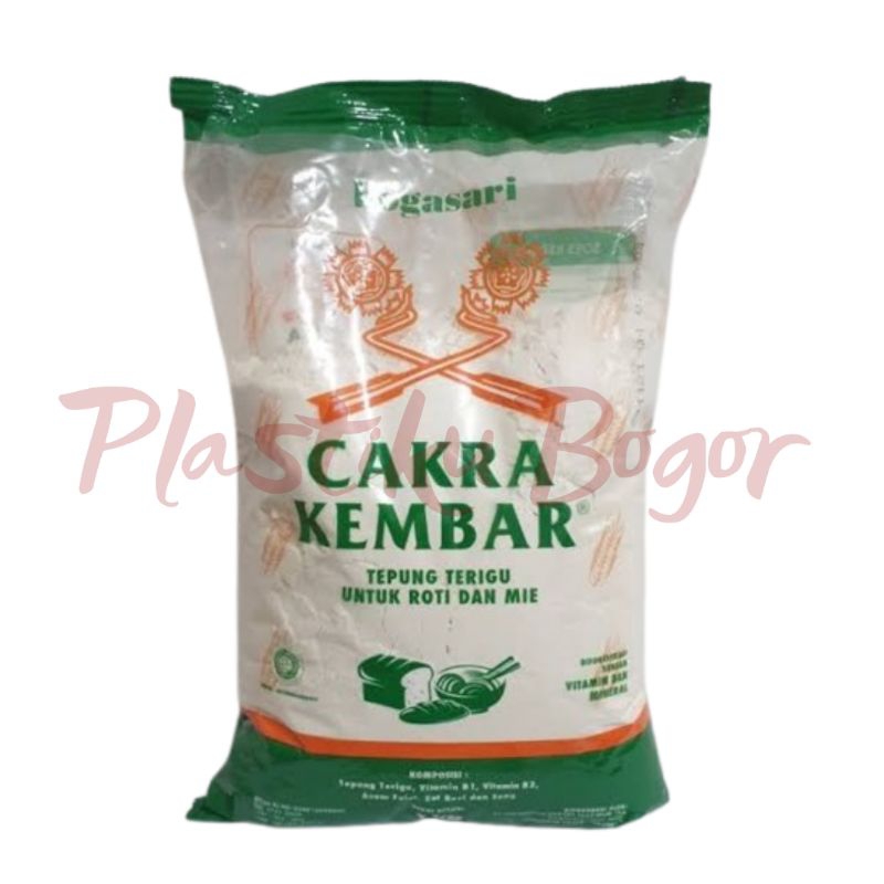 

Terigu Cakra Kembar Tepung Terigu Untuk Roti Dan Mie Ekonomis 1 kg