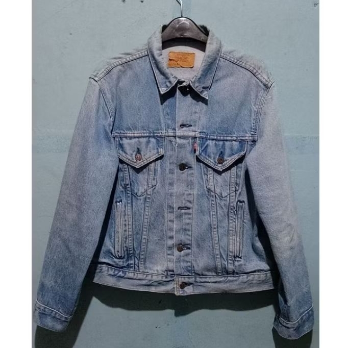 tracker levis USA second