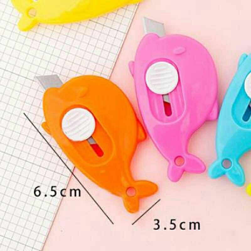

Promo Member Pisau Pemotong Kertas MINI Portable Cutter Mini Untuk Alat Tulis Kantor A118