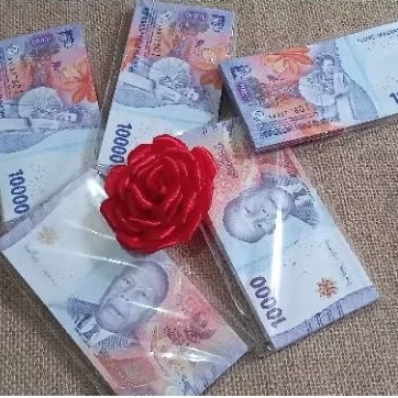 [Whispers] isi (+-100lembar)mainan uang/mainan anak/seserahan