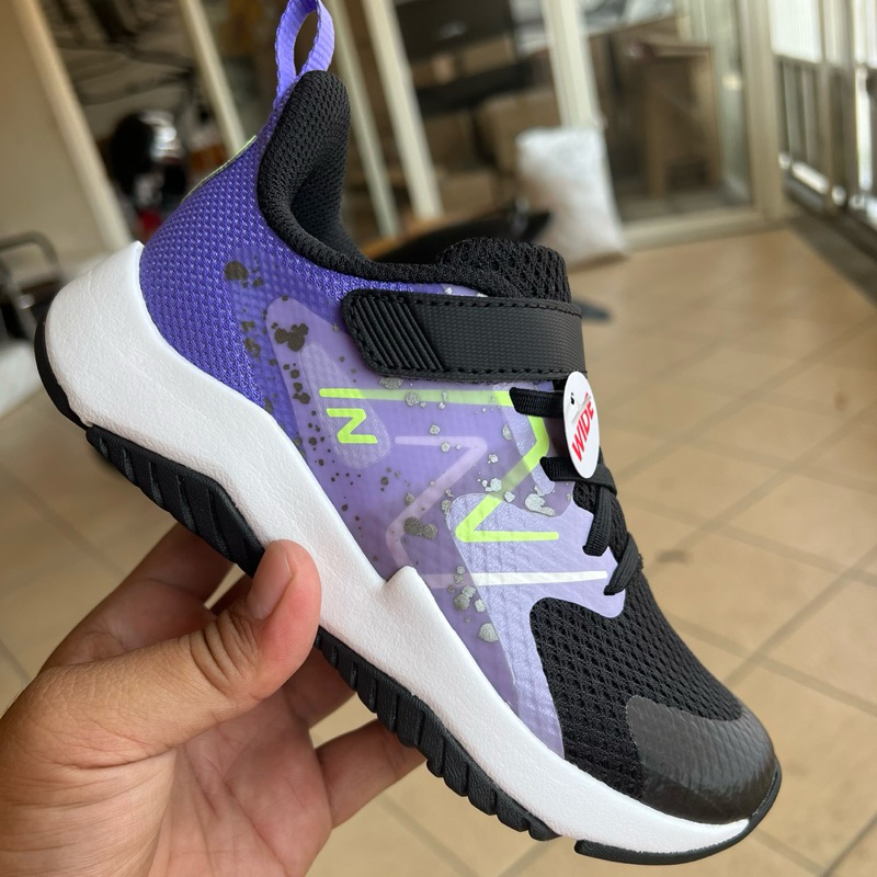 sepatu running KIDS Rave Run v2 Bungee Lace with Top Strap Girls Running Shoes YTRAVBE2