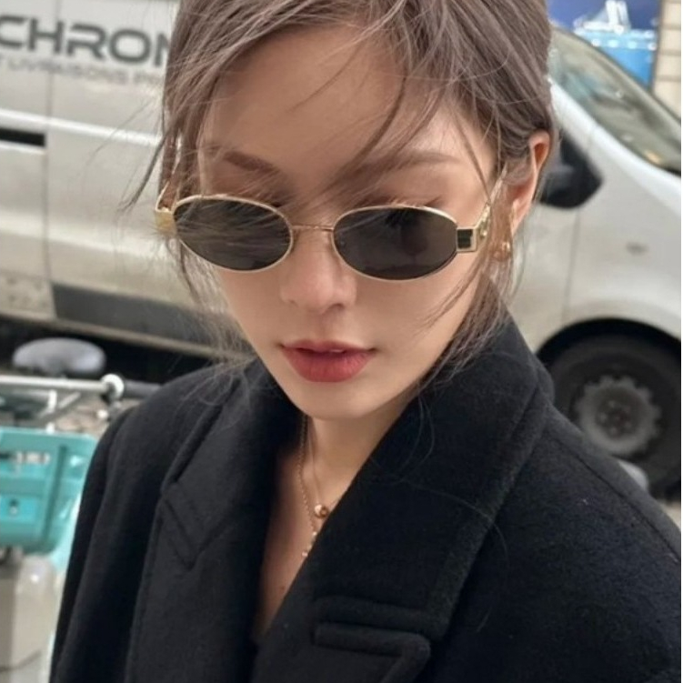 Kacamata hitam modis/kacamata hitam/kacamata bingkai kecil oval retro menonjolkan wajah kecil wanita