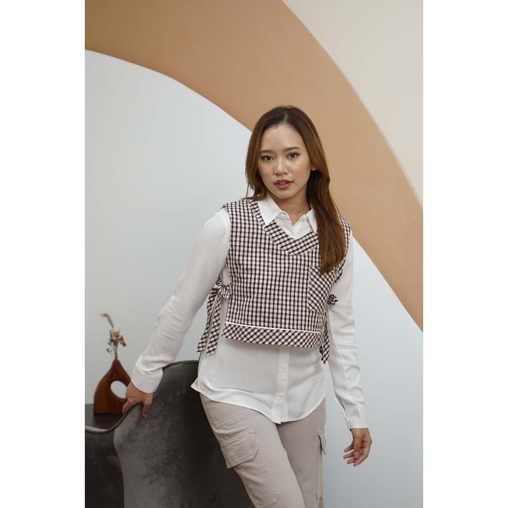Missty Kemeja One Set Outer Rompi Warna Putih Motif Kotak Hitam Best Seller (Kalmia 241)