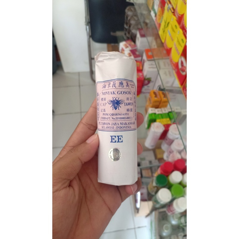 

Minyak Gosok Cap Tawon 1 Botol 60ml / Ukuran EE / Tawon Jaya Makassar