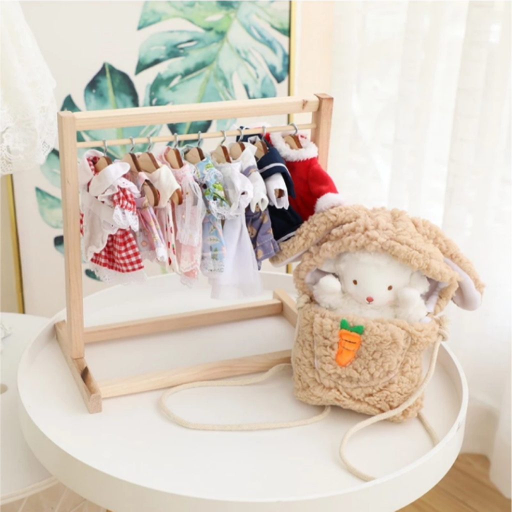 Boneka Labubu Hanger Cantelan Kayu Miniatur Baju Boneka Labubu Hanger Kayu Baju Boneka Gantungan Baj