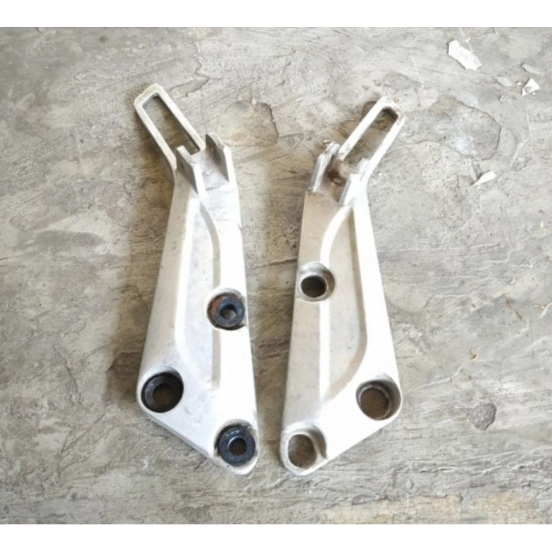 postep fostep pijakan kaki belakang supra x lama ORI