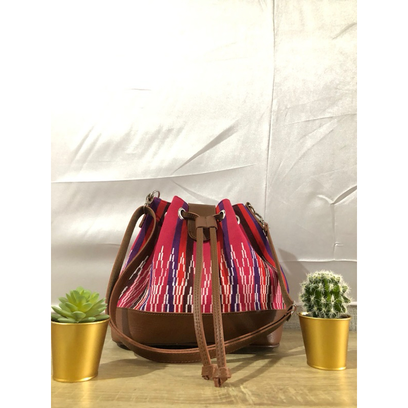 Tas Serut wanita motif ulos