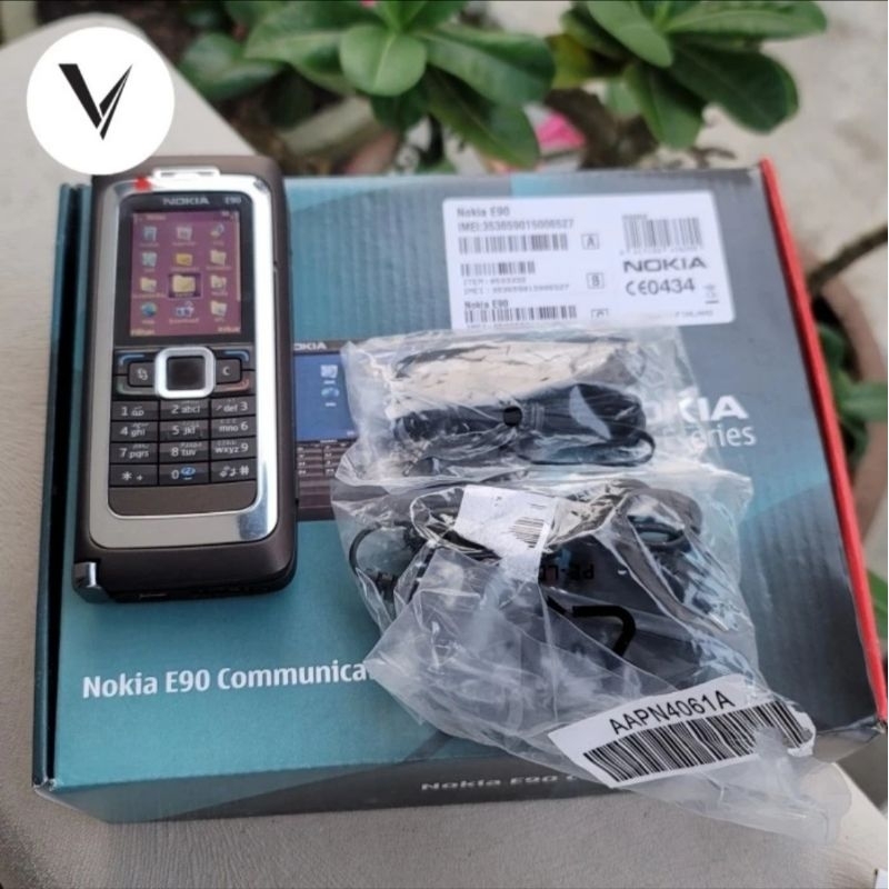 Nokia E90 Communicator original fullset BNOB GRESS New NOS import