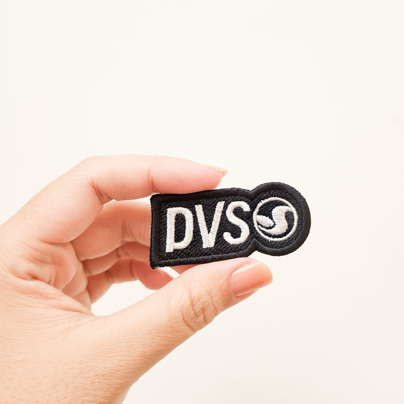 PATCH BORDIR SKATEBOARD / BADGE BORDIR DVS / SKATERS IRON PATCH