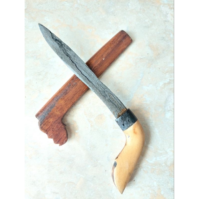 Badik Lagecong Tua Pamor