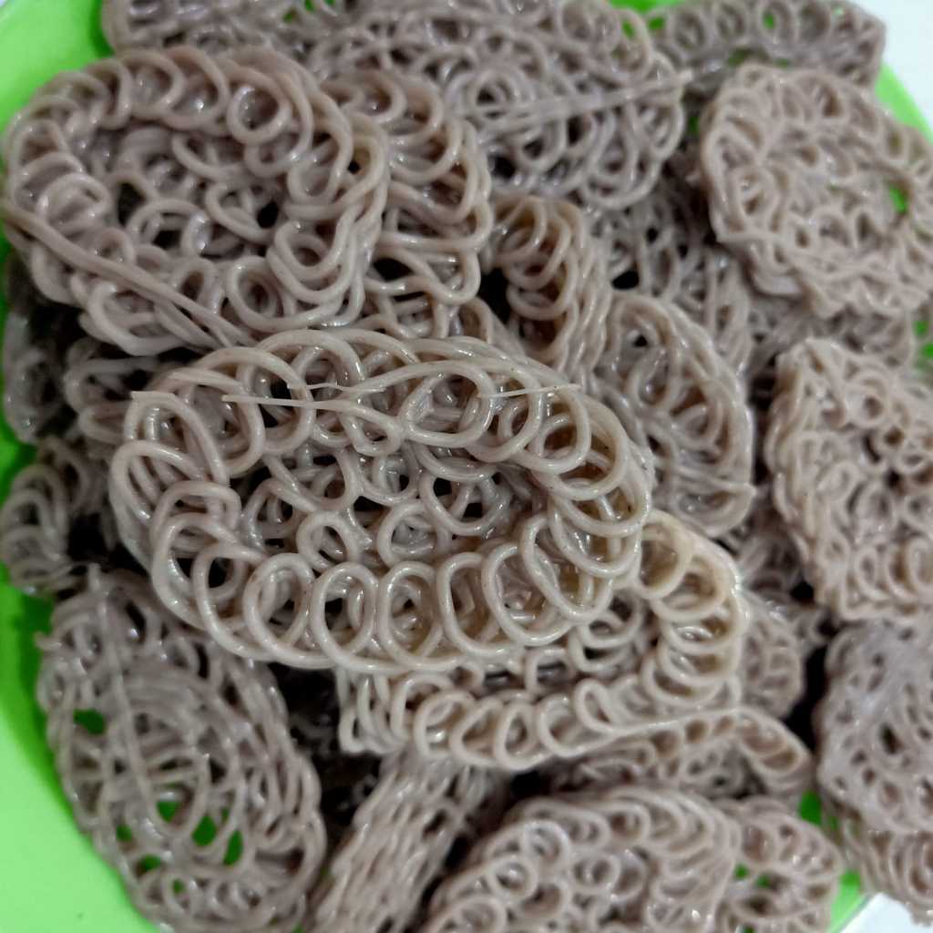 

Kerupuk Mentah Oval Motif Mawar (1KG), krecek mentah, krupuk uyel, krupuk bandung, krupuk kerung