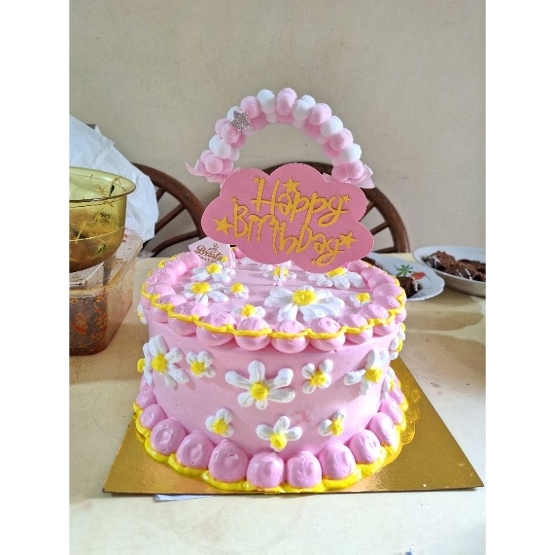 

kue ulang tahun pink kuning cantik imut lucu