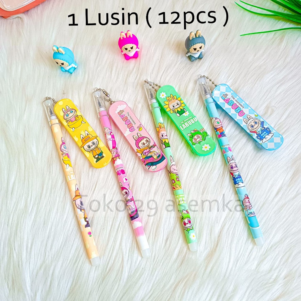 

12PCS PULPEN SELUSIN PULPEN GANTUNGAN SKATEBOARD LABUBU LUCU PEN GANTUNGAN ALAT TULIS KANTOR