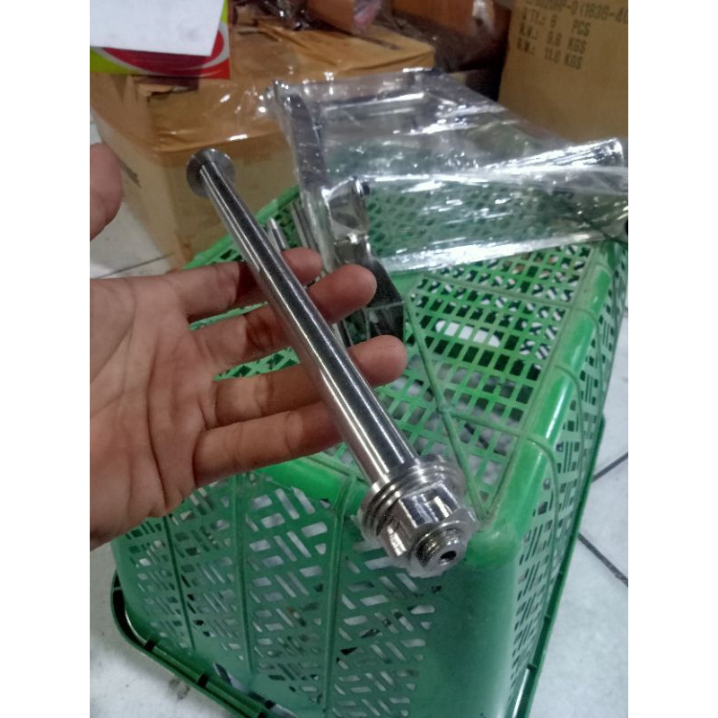 as belakang arm kaze stenlist set baut cnc//as belakang arm kaze stenlis