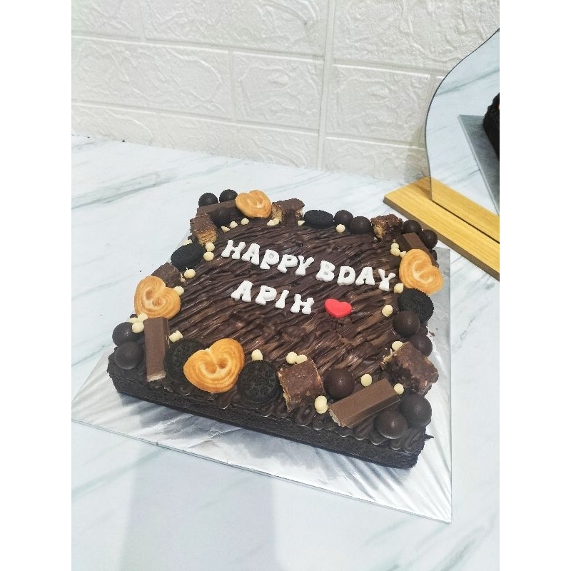 

BROWNIES BIRTHDAY CAKE UKURAN 20X20CM