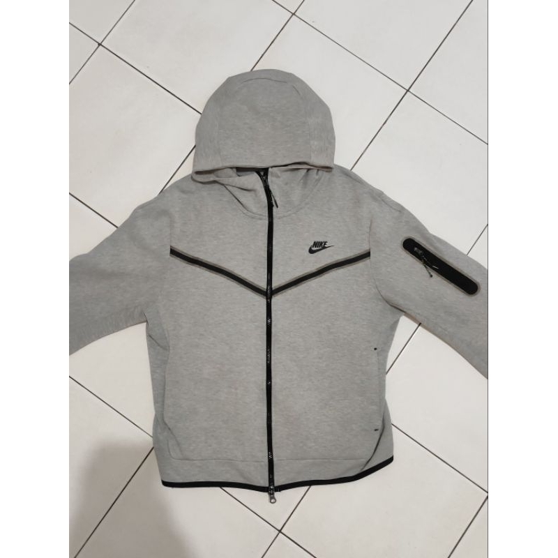 Nike tech fleece grey