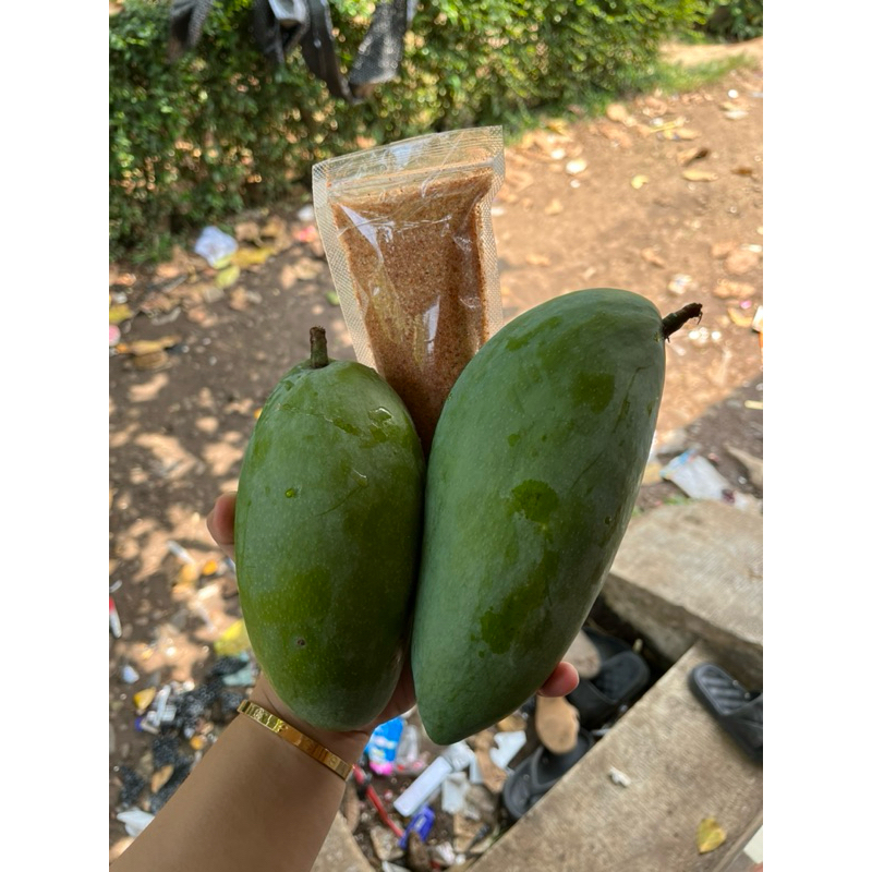 

paket mangga Kionjay 1kg plus bumbu gorojog tetehtetehcianjur