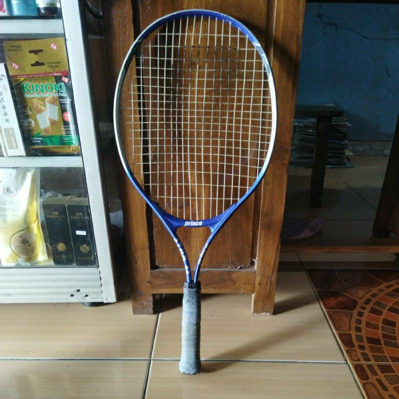 Raket tenis bekas "prince"