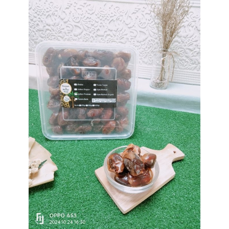 

Kurma Khalas Premium dates 1kg