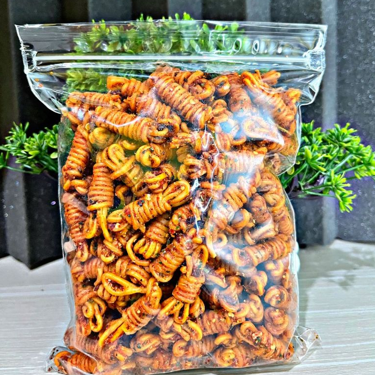 

Mie gulung pedas daun jeruk 500gr dan 250gr cemilan viral makanan ringan