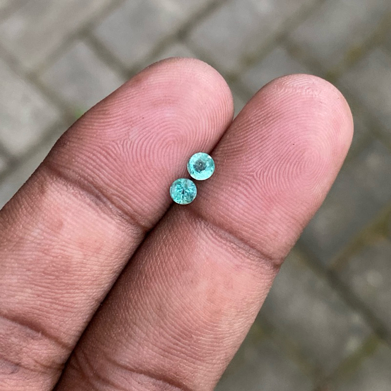 Batu zamrud Colombia Natural Columbian Emerald Jamrud Ethiopia Ukuran Kecil dim 3.5mm Pcs 2