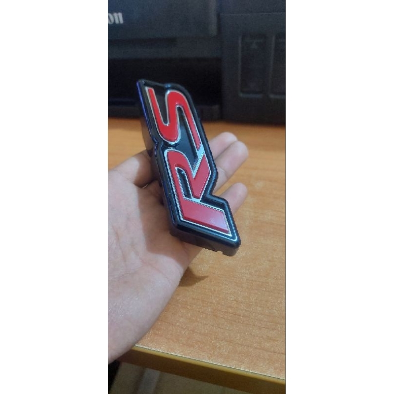 Emblem RS Grill Depan Brio Jazz RS 2024 Original Honda