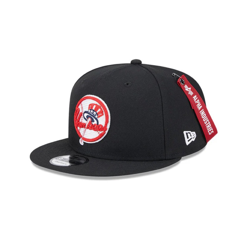 TOPI NEWERA X ALPHA INDUSTRIES X NEW YORK YANKEES BLACK 9FIFTY CAP