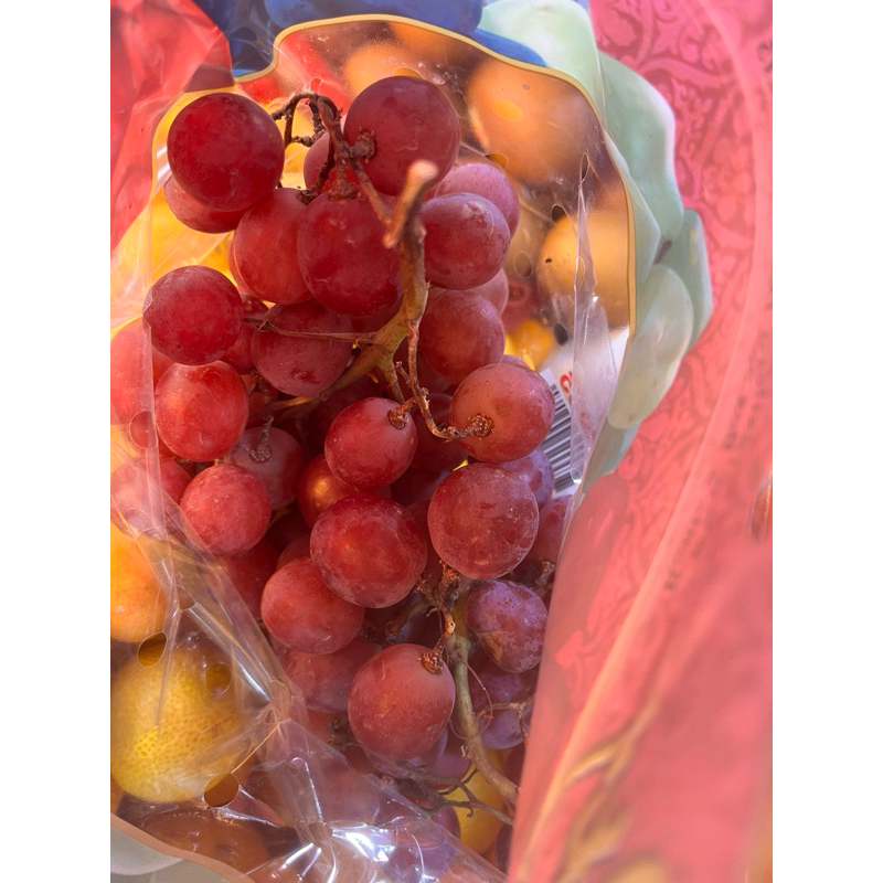 

anggur Merah atau red grapes import Anggur Candy manis kaya permen enak seedless