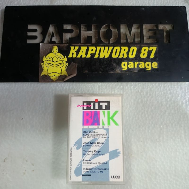 Kaset Pita Hit Bank, Kompilasi lagu-lagu Populer Barat Lama.