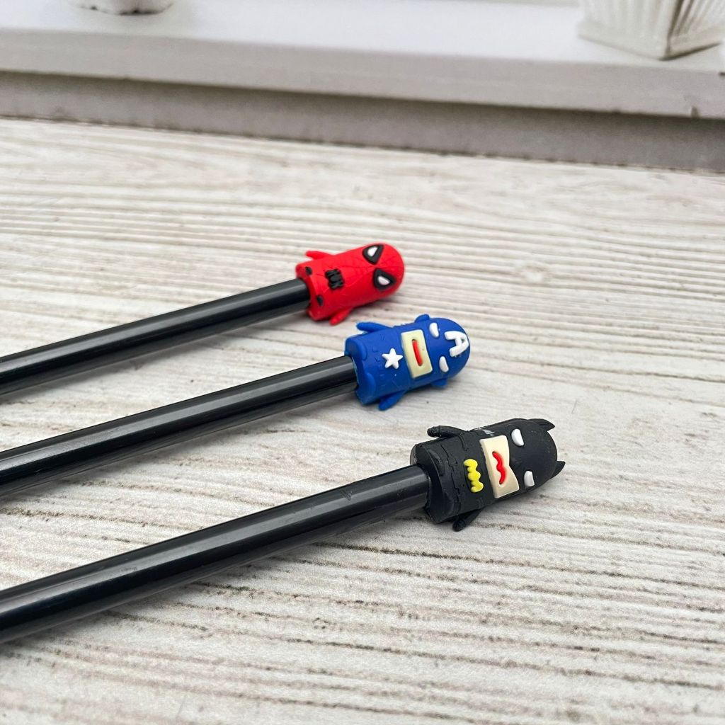 

Pulpen gel Avenger Versi 2 Special Edition tinta hitam Ready 3 Variant Karakter / Pen Gel Super Hero Unik Lucu Favorit Anak Stationary Fancy Harga Termurah Bisa Grosir dan COD