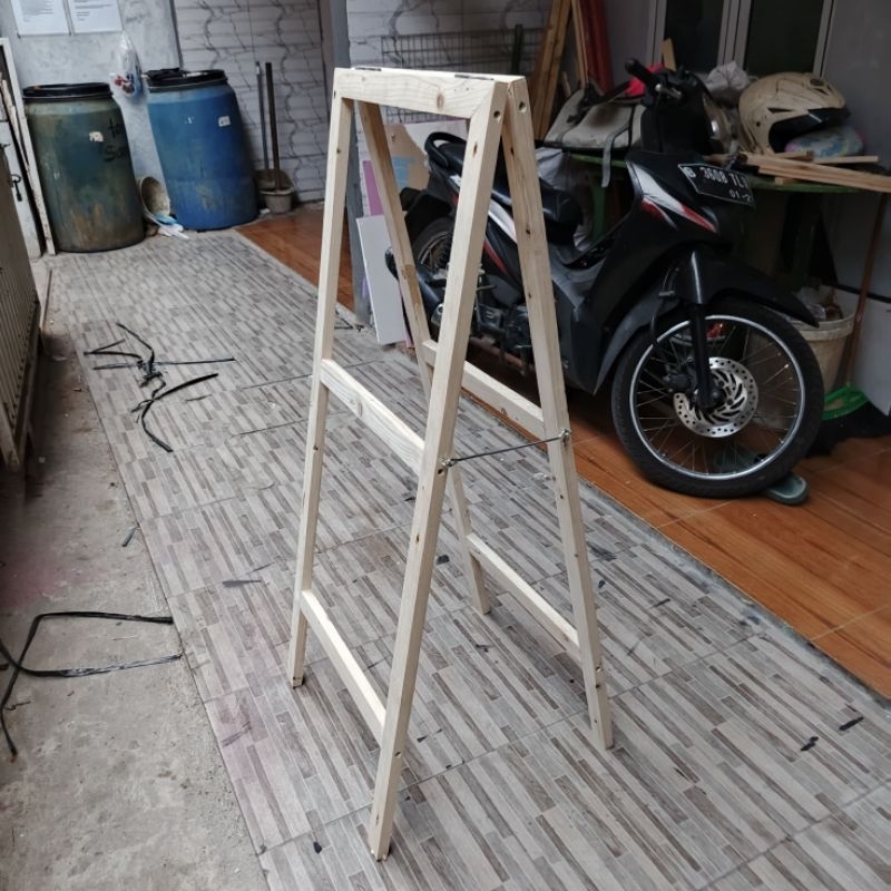 STANDING BANNER RANGKA SPANDUK LIPAT BERDIRI 2 SISI PERLENGKAPAN SI BAHAN KAYU TEBAL KOKOH ANTI