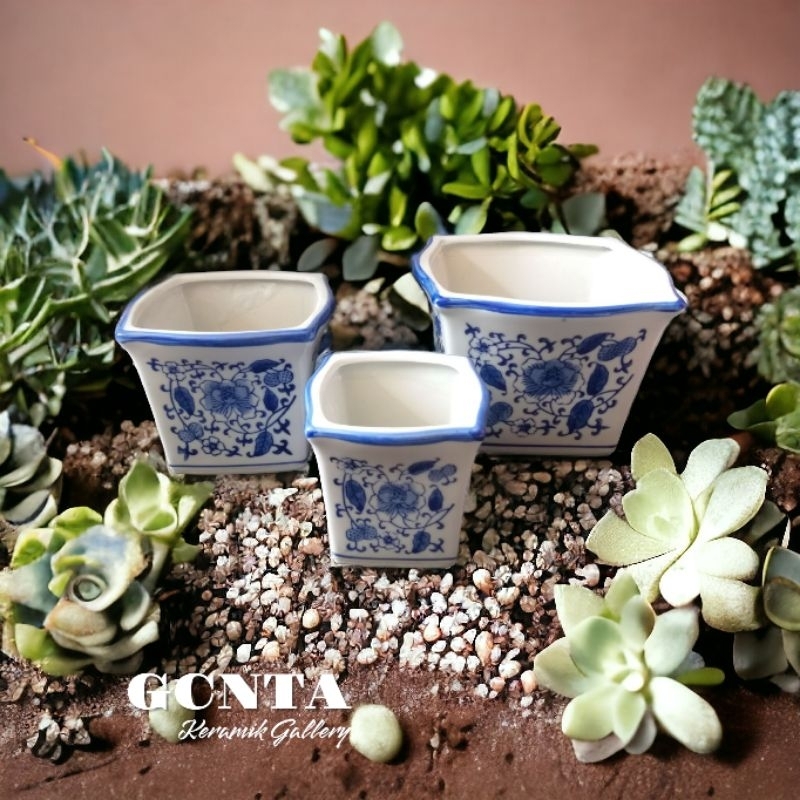 Pot Keramik Kotak Putih Biru Antik