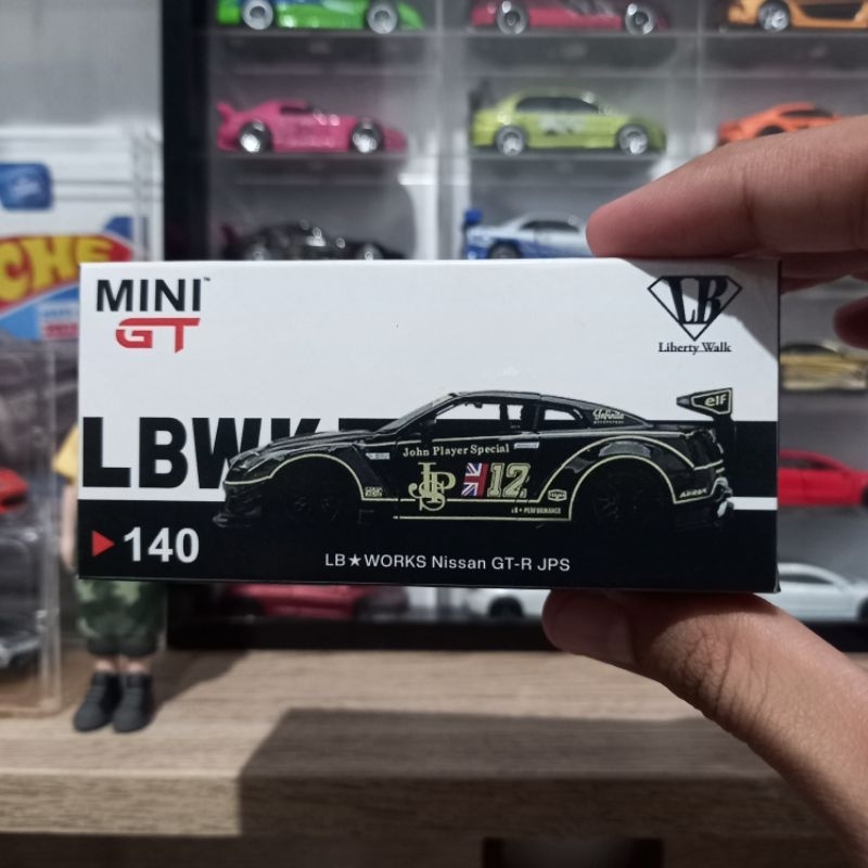 Custom Box #140 Nissan GT-R R35 LBWK JPS MiniGT