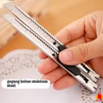 

Pisau Kater Seni Cutter Kuter Small Cuter Knife Kuter Kecil Stainless Steel Pemotong Kertas Packing