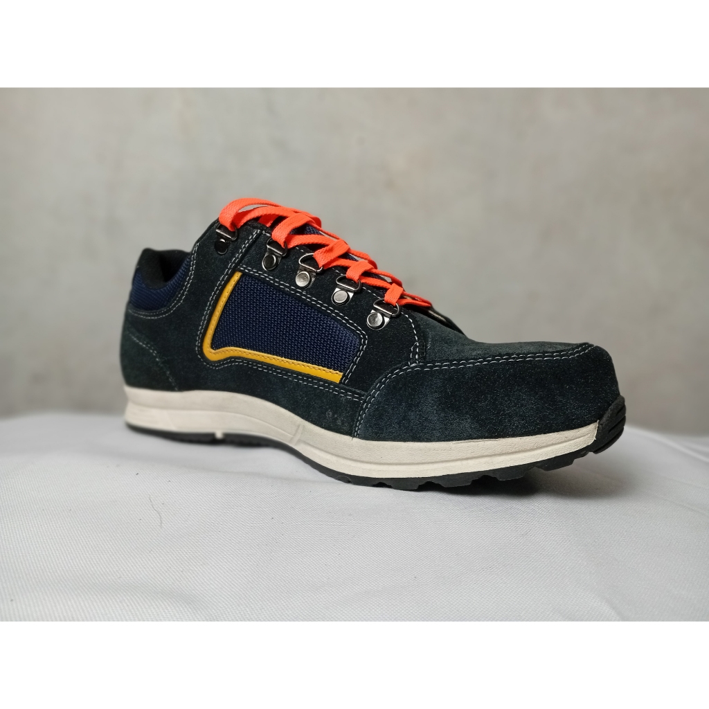 Sepatu Safety Pendek