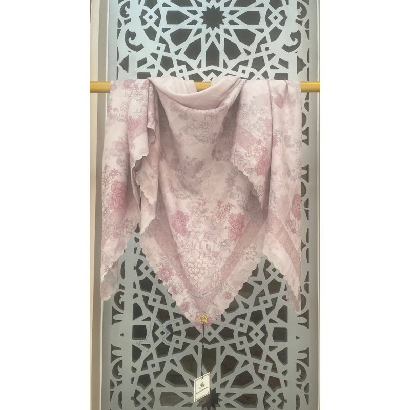 Motif Syar’i Segi Empat by Bungatta Kerudung