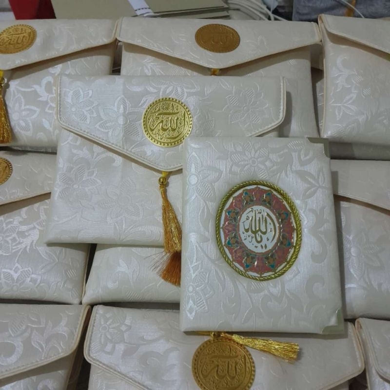 

paket buku yasin hardcover spon dan dompet berbahan oscar opera