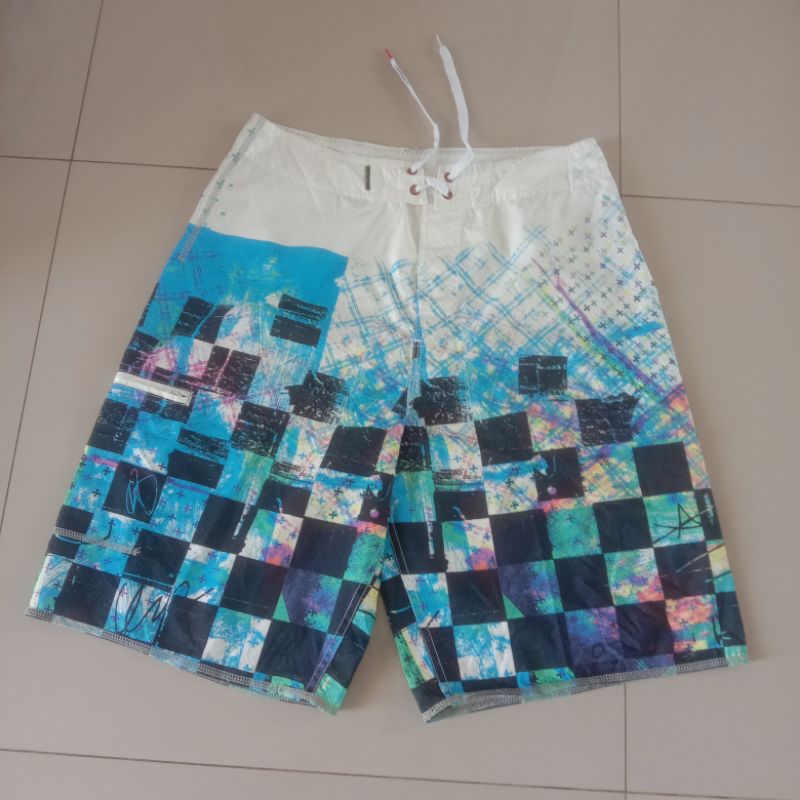 Preloved celana pendek BILLABONG size 30