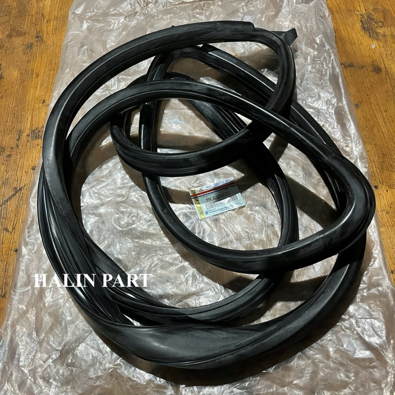 KARET KACA DEPAN CANTER 110PS/125PS ORIGINAL KTB