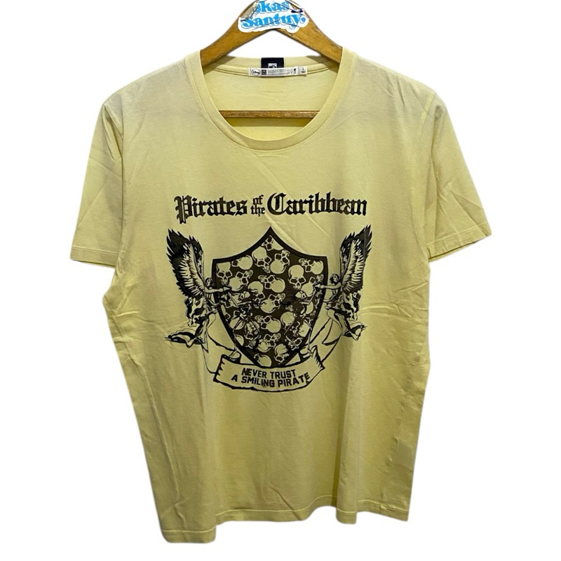 Kaos Uniqlo x Disney Pirates Of the Caribbean Original