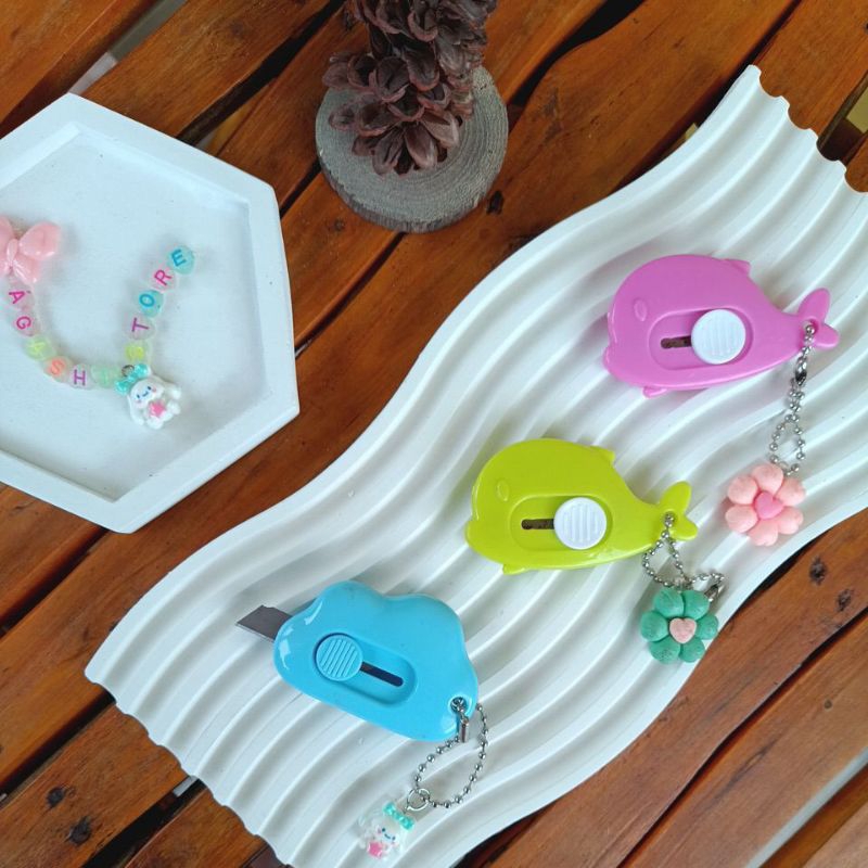 

Cutter Mini Untuk Buka Paket Awan Ikan