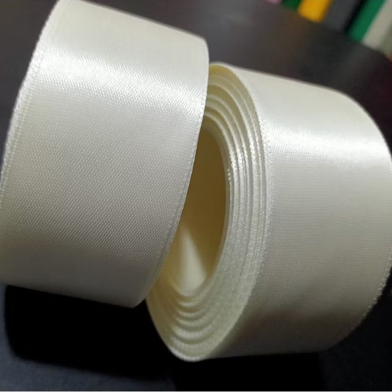 

Pita Satin BW Ukuran 1.5 inch / 4cm Per Roll