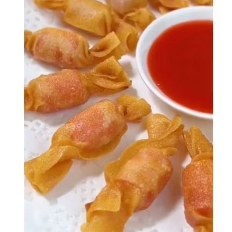 

makanan ringan-cemilan- keripik pangsit sausage berat bersih 100 gram (standing pouch)