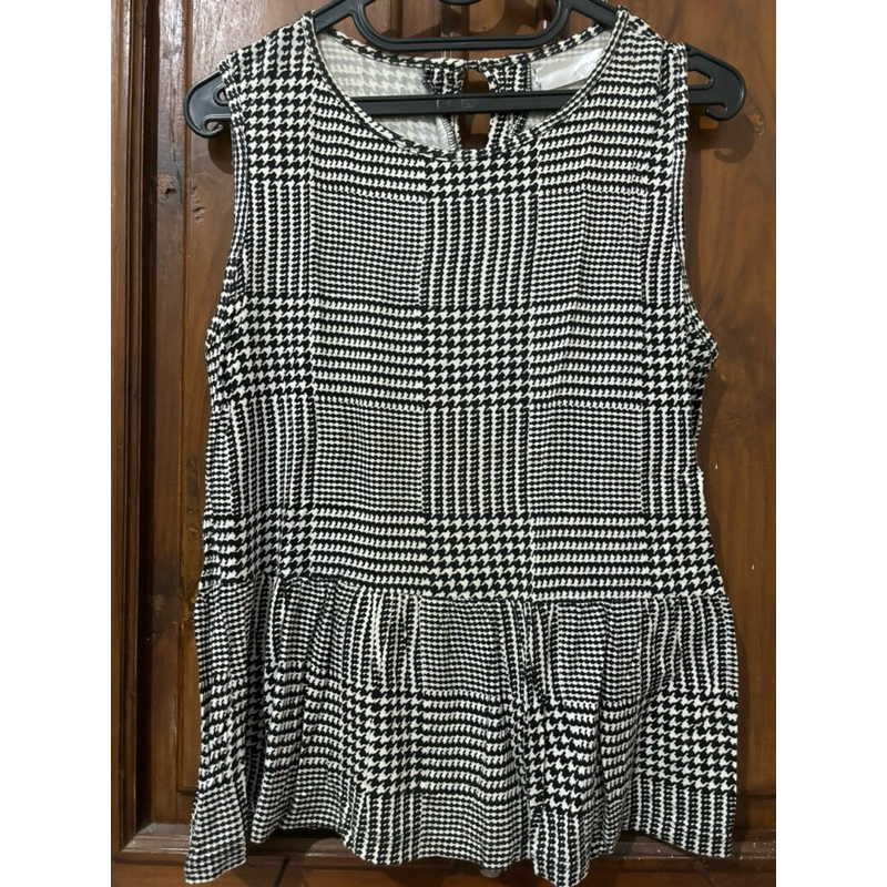 Preloved Gaudi Houndstooth Sleeveless Top size L