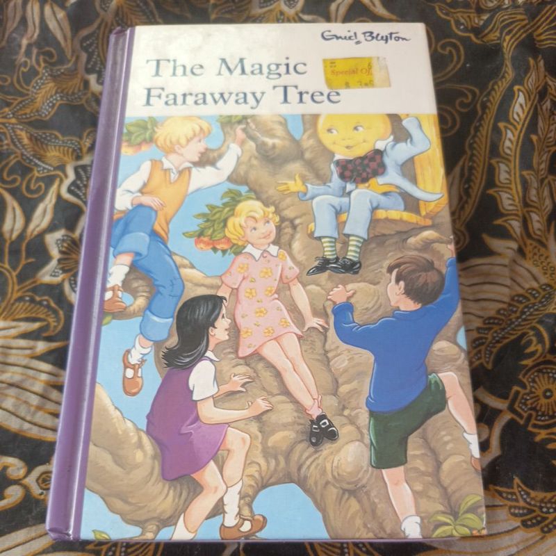 Novel Enid Blyton ( The Magic Faraway Tree )