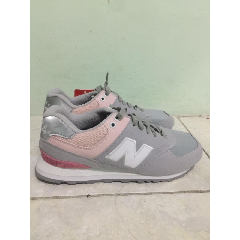 Sepatu New Balance seri 574 Made In China