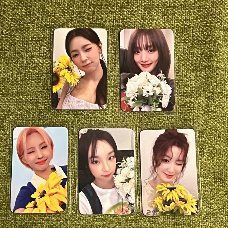 Photocard (PC) Official Miyeon Minnie Soyeon Yuqi Shuhua (G)I-DLE GIDLE IDLE POB Bene Withmuu Flower